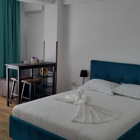 Blue Sky Apartment *