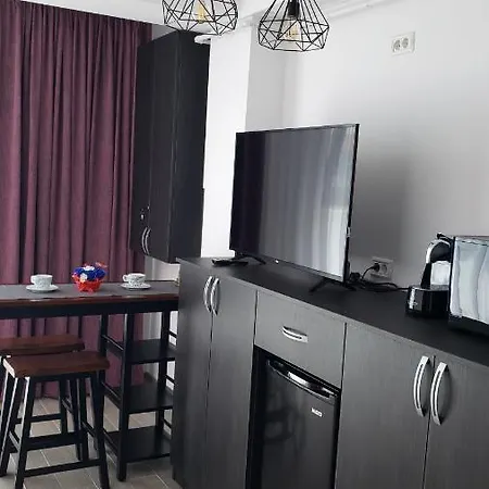 Blue Sky Apartment *
